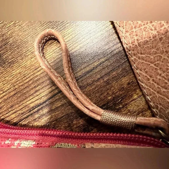 VINTAGE | Tommy Bahama ladies tapestry handbag - Picture 9 of 16